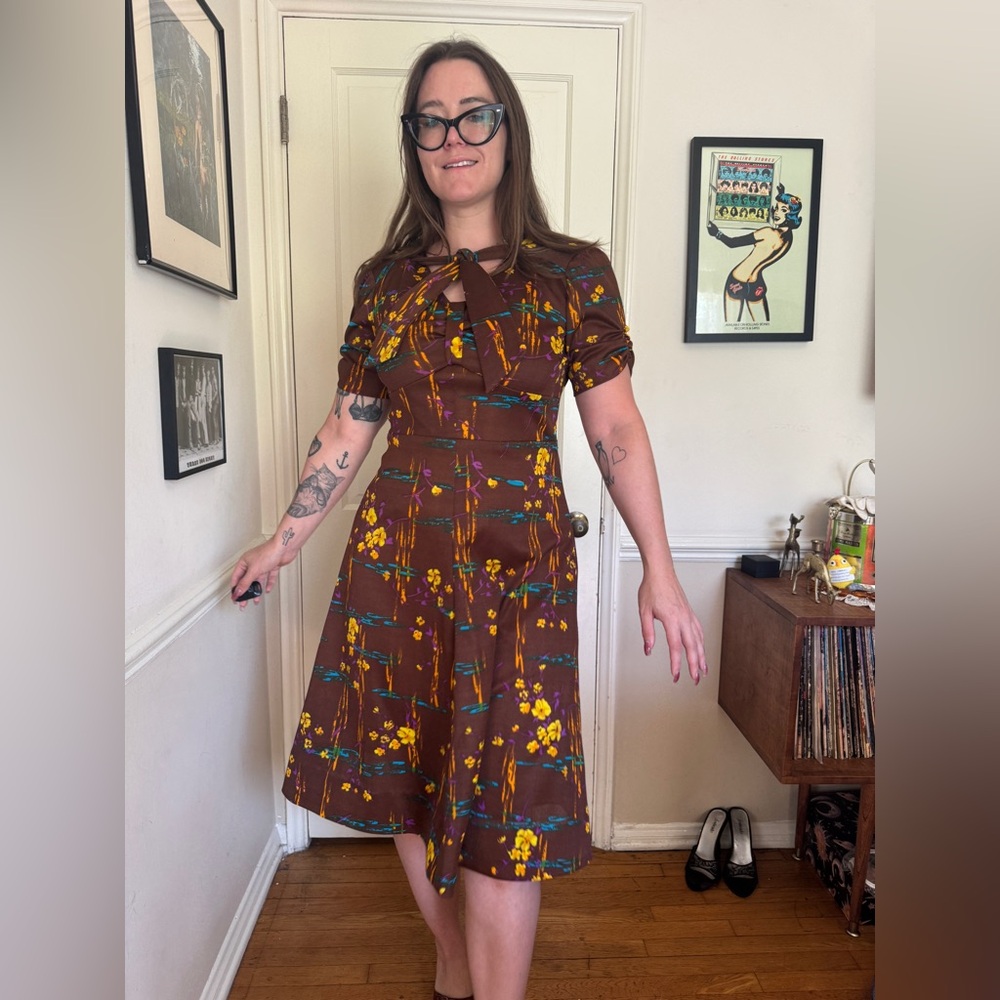 70s Does 40s Vintage Brown A Line Floral Dress - Picture 1 of 6